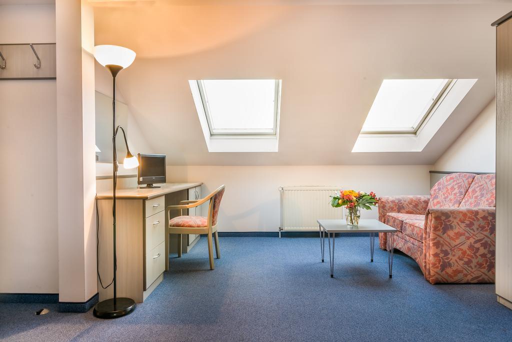 Hotel Am Bonhoefferplatz Дрезден Екстериор снимка
