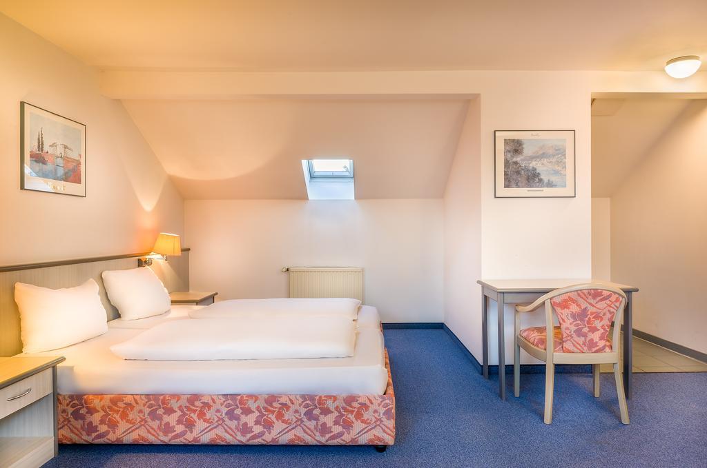 Hotel Am Bonhoefferplatz Дрезден Екстериор снимка