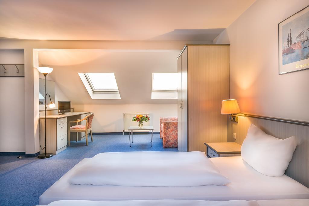 Hotel Am Bonhoefferplatz Дрезден Екстериор снимка