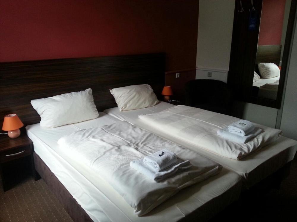 Hotel Am Bonhoefferplatz Дрезден Екстериор снимка