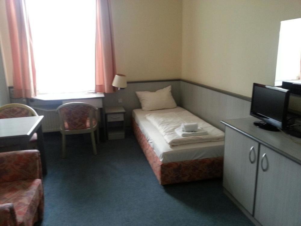 Hotel Am Bonhoefferplatz Дрезден Екстериор снимка