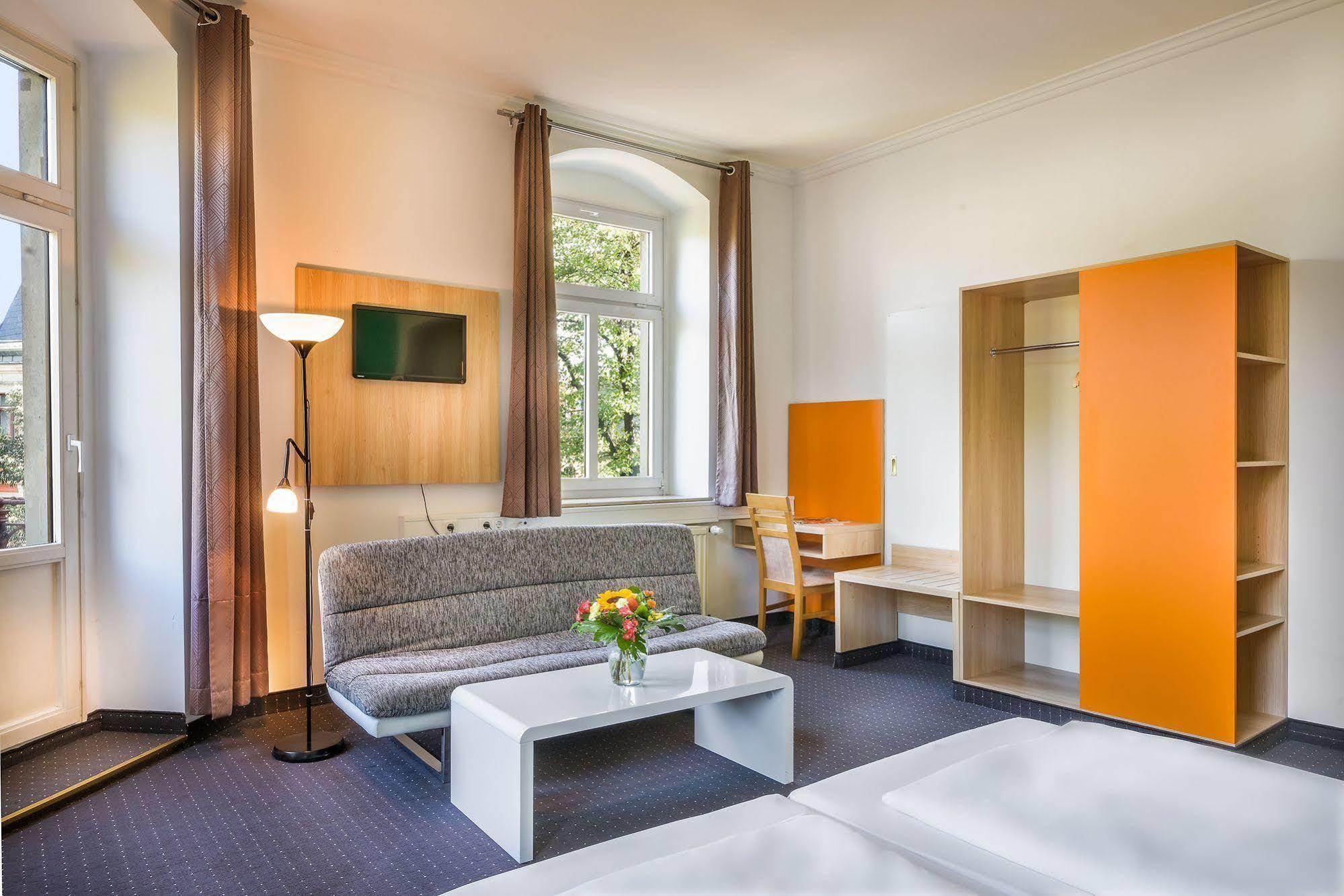 Hotel Am Bonhoefferplatz Дрезден Екстериор снимка