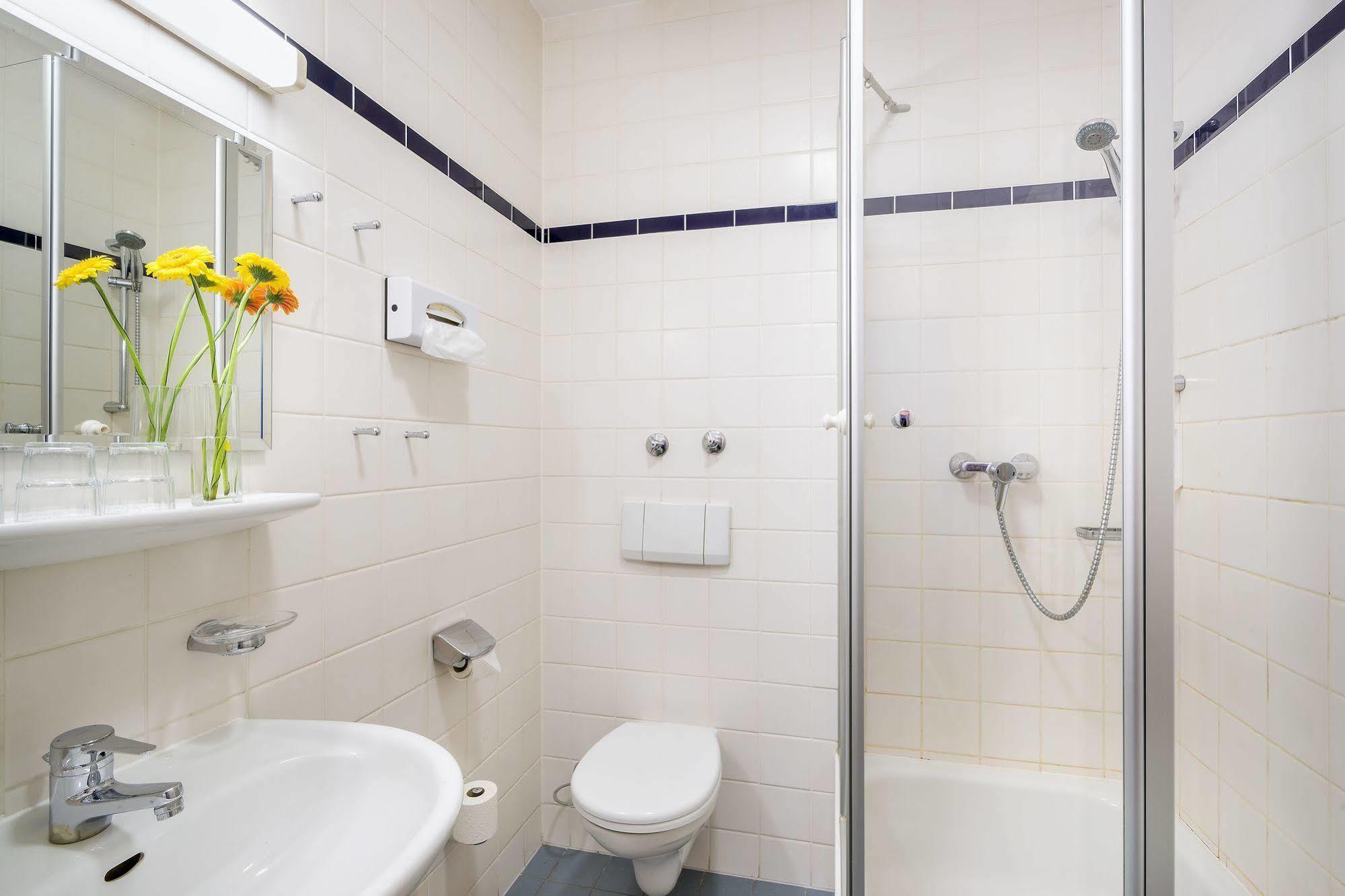 Hotel Am Bonhoefferplatz Дрезден Екстериор снимка