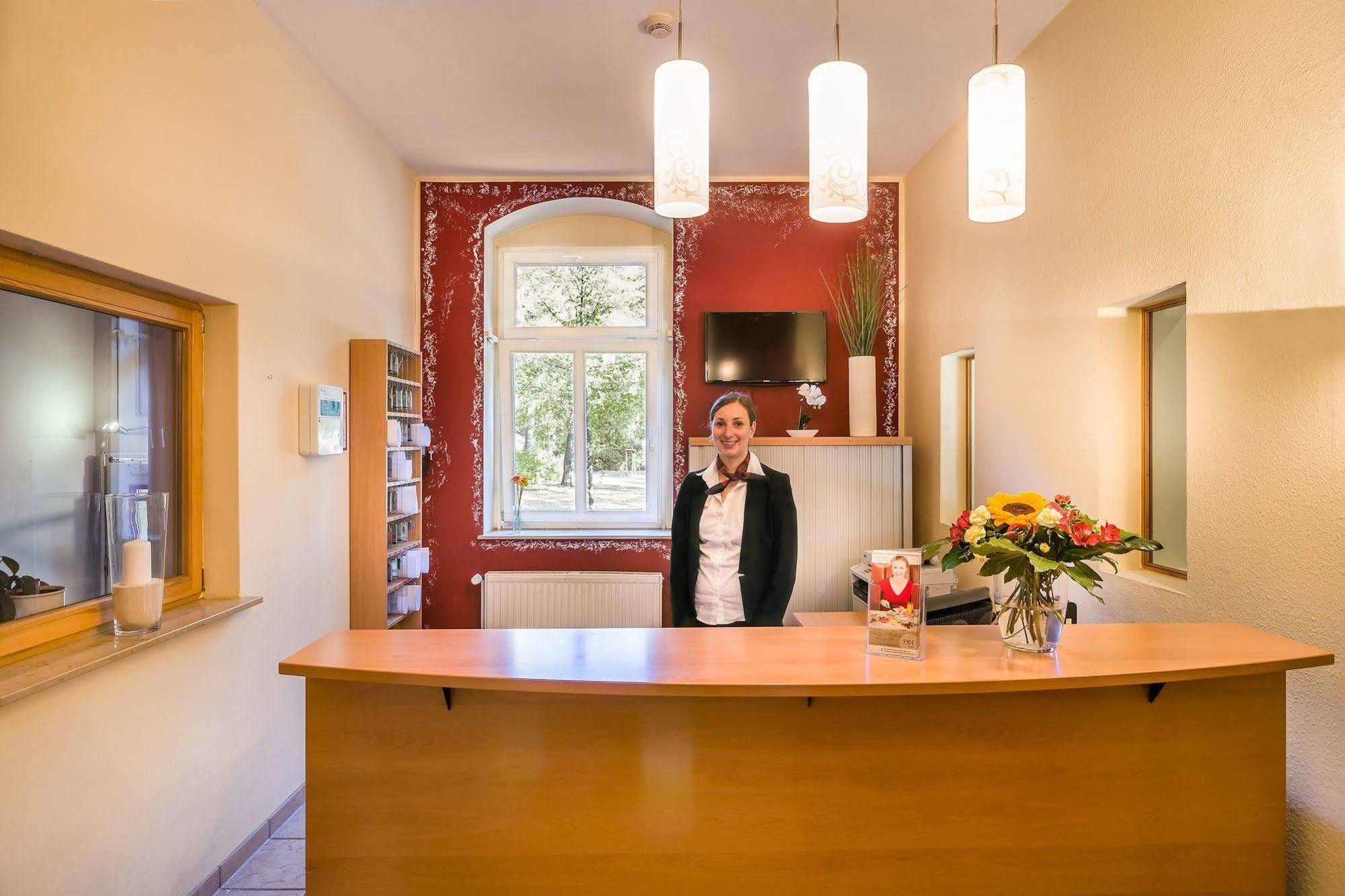 Hotel Am Bonhoefferplatz Дрезден Екстериор снимка