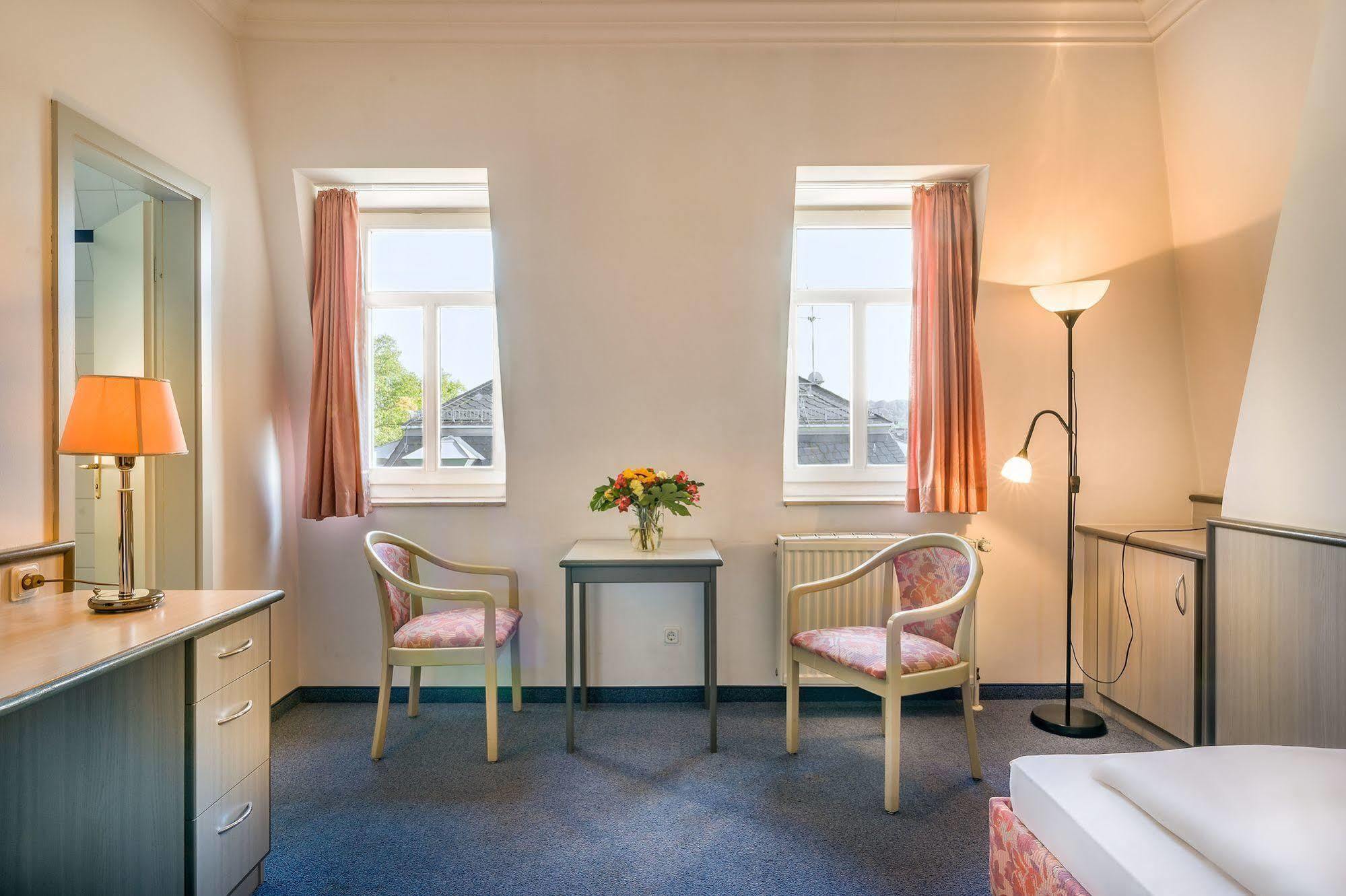 Hotel Am Bonhoefferplatz Дрезден Екстериор снимка