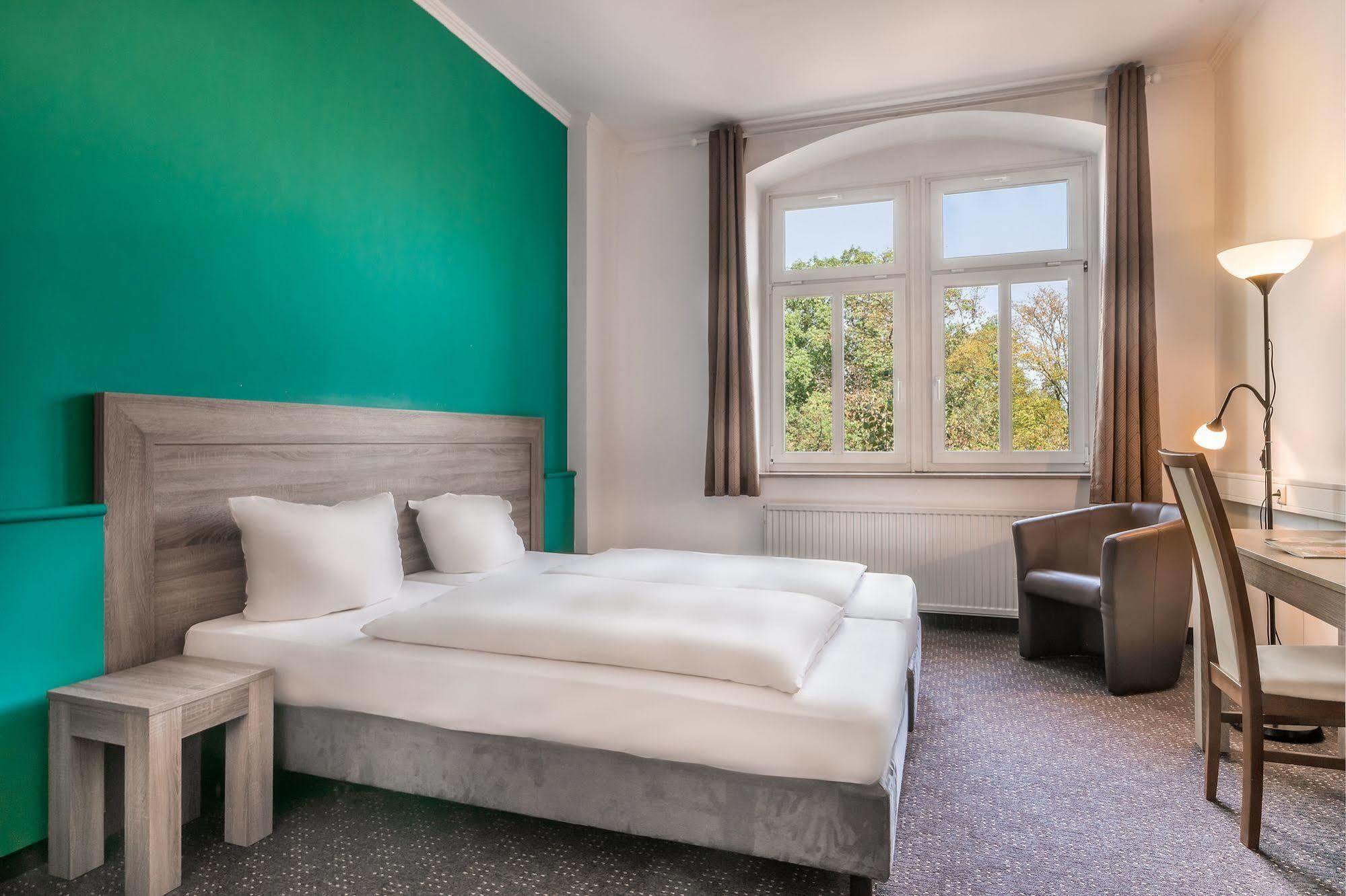 Hotel Am Bonhoefferplatz Дрезден Екстериор снимка