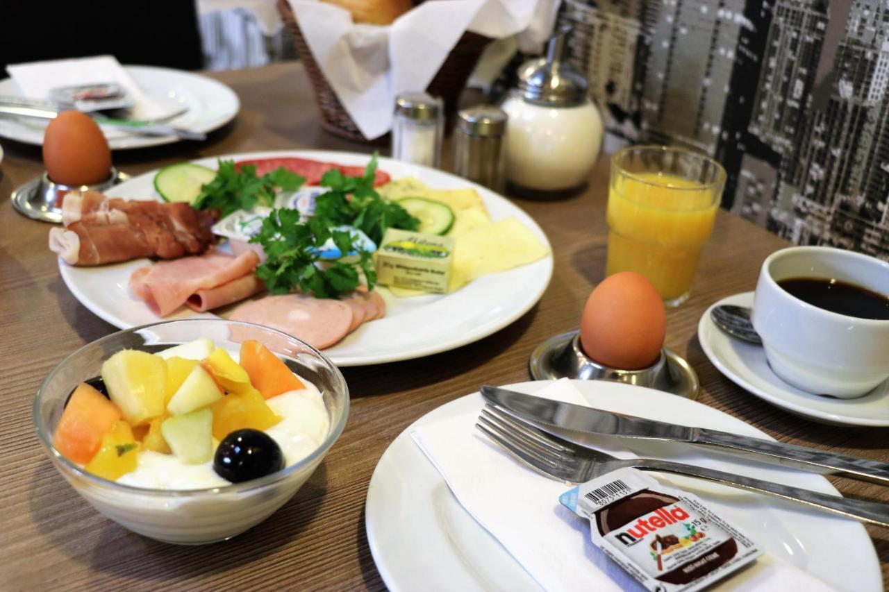Hotel Am Bonhoefferplatz Дрезден Екстериор снимка