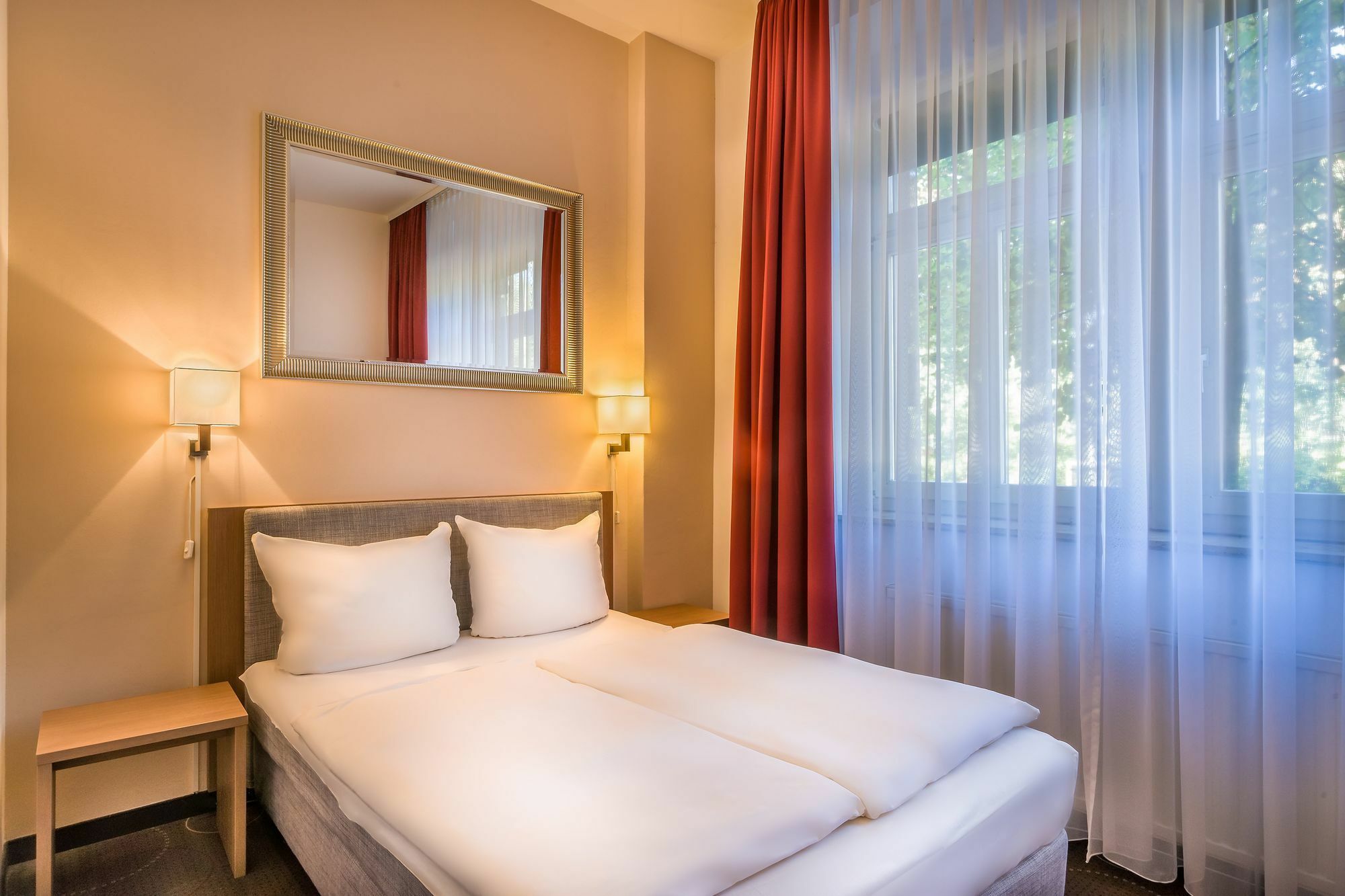 Hotel Am Bonhoefferplatz Дрезден Екстериор снимка